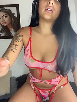 morenaQueen  online show from 11.14.25