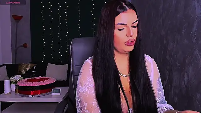 RheaLynn online show from 11.17.25