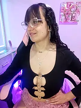 Snapshot of Pinkvixen69 chatting on 05.04.26 Pinkvixen69 online show from 05.04.26