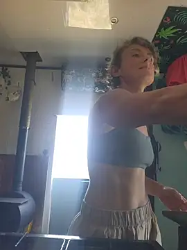 Snapshot of MuscleMommy40 chatting on 07.17.26 MuscleMommy40 online show from 07.17.26