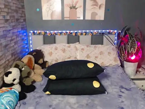 Snapshot of HotNathalie6900 chatting on 02.14.26 HotNathalie6900 online show from 02.14.26