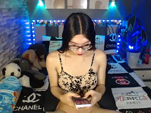 Snapshot of HotNathalie6900 chatting on 04.10.26 HotNathalie6900 online show from 04.10.26