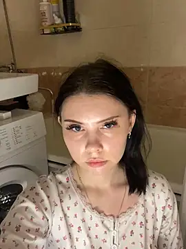 lunaa bunny online show from 11.06.25