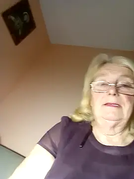 AmyLove353 online show from 10.27.25