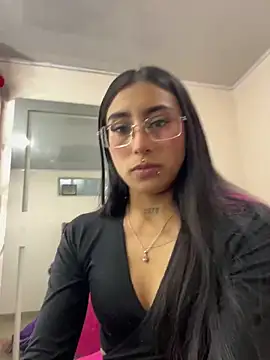 Violeet-Smith online show from 10.22.25