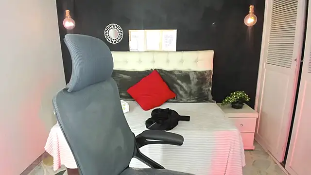 ROZZE MILA online show from 03.17.26