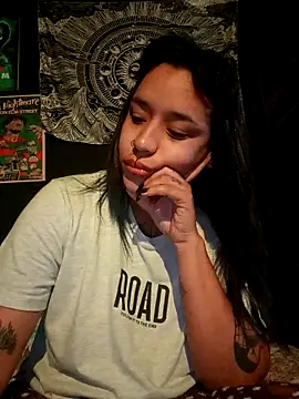 Isis Bathory online show from 11.09.25