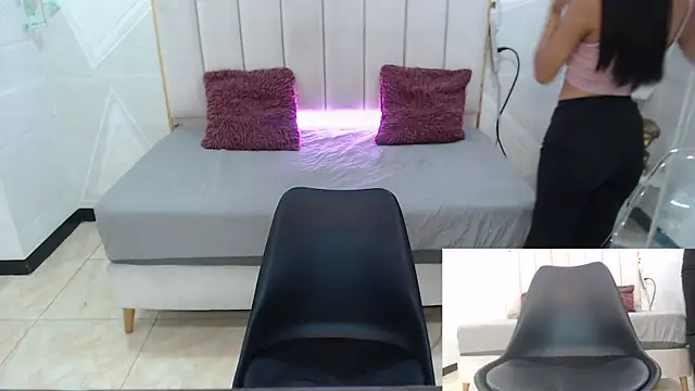 Snapshot of Sidney_Brownn chatting on 10.26.25 Sidney Brownn online show from 10.26.25