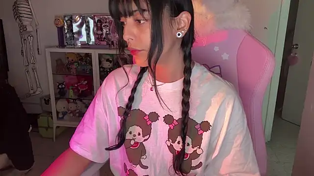 Snapshot of kaithra chatting on 02.16.26 kaithra online show from 02.16.26