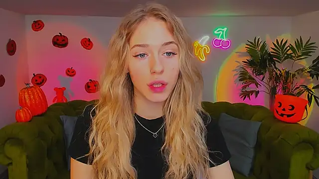 sassy cutie online show from 11.04.25