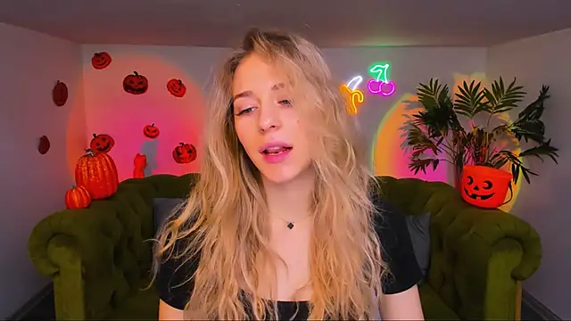 sassy cutie online show from 11.05.25