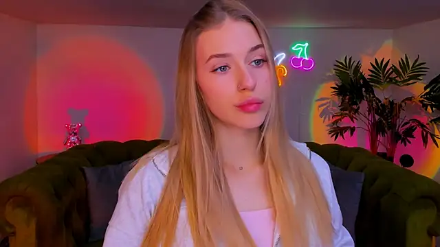 sassy cutie online show from 11.19.25