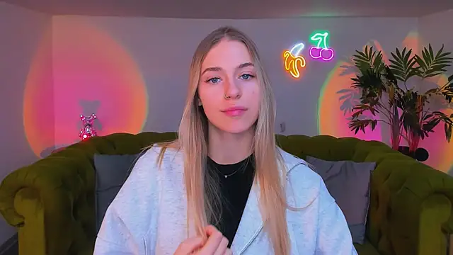 sassy cutie online show from 11.28.25