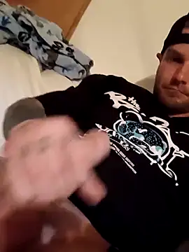 Snapshot of DadDDick925 chatting on 11.21.25 DadDDick925 online show from 11.21.25