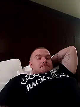 Snapshot of DadDDick925 chatting on 12.16.25 DadDDick925 online show from 12.16.25