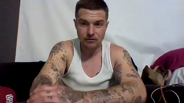 Snapshot of DadDDick925 chatting on 02.04.26 DadDDick925 online show from 02.04.26