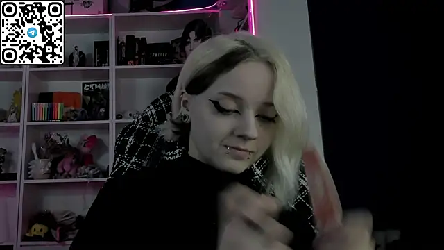 Snapshot of Holy_Mistress_S chatting on 04.25.26 Holy Mistress S online show from 04.25.26