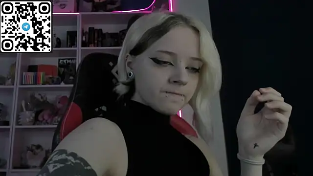 Snapshot of Holy_Mistress_S chatting on 05.10.26 Holy Mistress S online show from 05.10.26