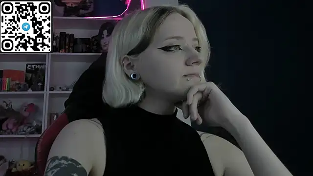 Snapshot of Holy_Mistress_S chatting on 05.12.26 Holy Mistress S online show from 05.12.26