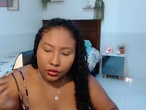KaroldelaTorree online show from 10.25.25