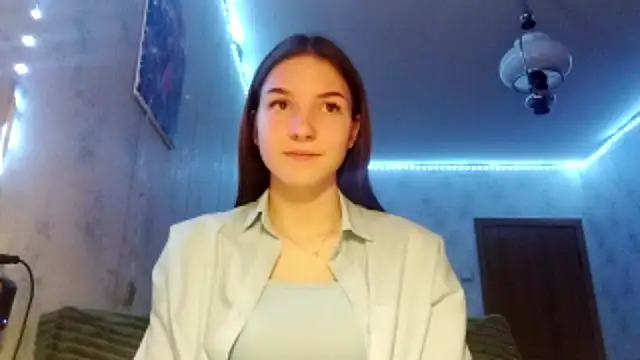 Snapshot of Beauty_miIa chatting on 10.24.25 Beauty miIa online show from 10.24.25