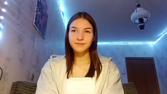 Snapshot of Beauty_miIa chatting on 10.25.25 Beauty miIa online show from 10.25.25