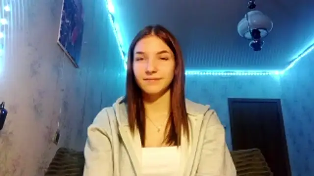 Snapshot of Beauty_miIa chatting on 10.26.25 Beauty miIa online show from 10.26.25