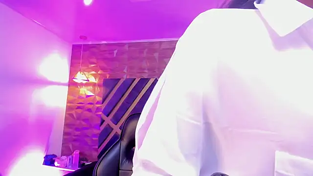 Snapshot of sydney_miller_ chatting on 02.12.26 sydney miller online show from 02.12.26