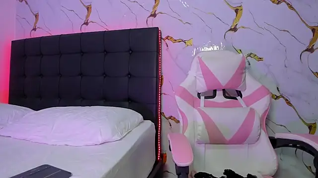 Scarlet DLuce online show from 04.13.26