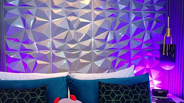 Snapshot of AdelineJhones chatting on 07.04.26 AdelineJhones online show from 07.04.26