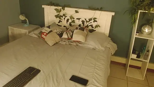 Samantha  Benet online show from 11.25.25