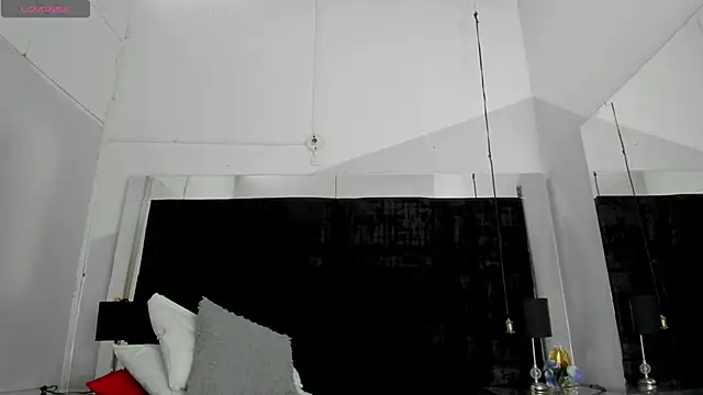 Snapshot of EmmadaSilva chatting on 05.26.26 EmmadaSilva online show from 05.26.26