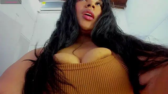 Snapshot of EmmadaSilva chatting on 05.27.26 EmmadaSilva online show from 05.27.26