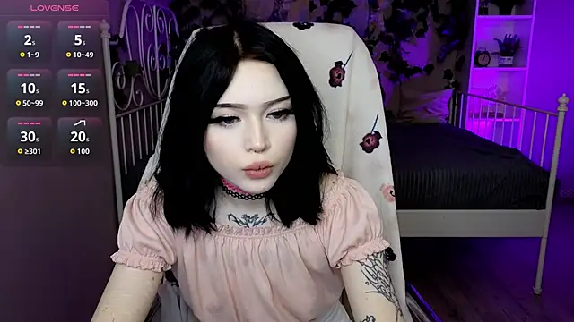 Emma Kirks online show from 11.06.25