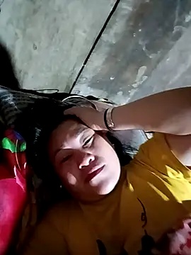 Snapshot of chich-bong chatting on 12.16.25 chich-bong online show from 12.16.25