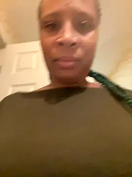 CreammieDelite online show from 10.29.25