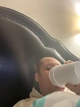 CreammieDelite online show from 11.06.25