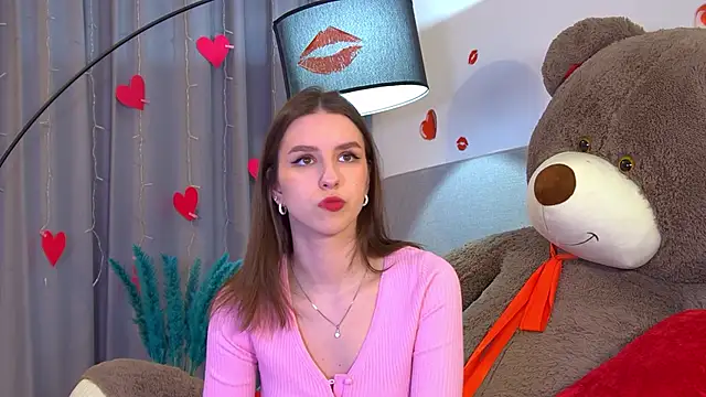 Snapshot of AliceAtkins chatting on 02.08.26 AliceAtkins online show from 02.08.26