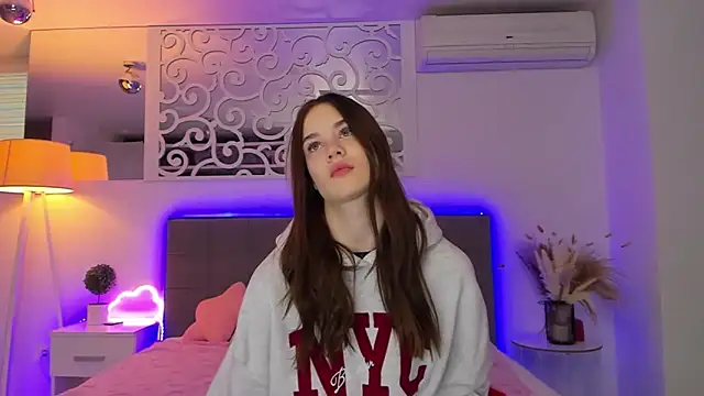 LuisaClover online show from 02.07.26