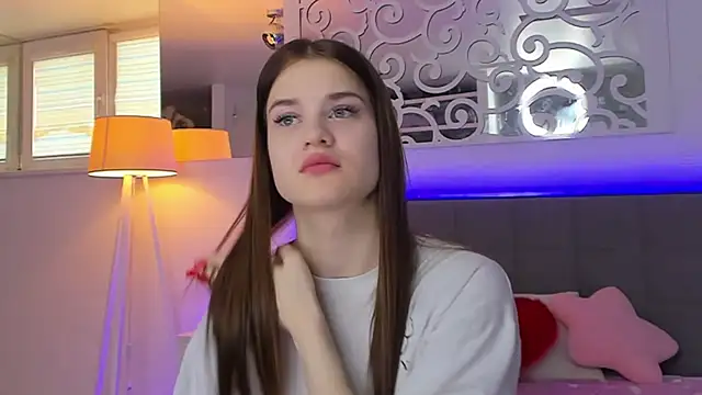 LuisaClover online show from 03.06.26