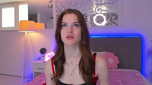 LuisaClover online show from 04.03.26