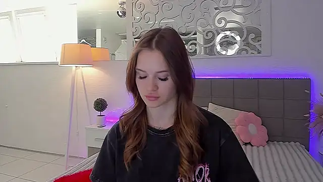 Snapshot of LuisaClover chatting on 07.14.26 LuisaClover online show from 07.14.26