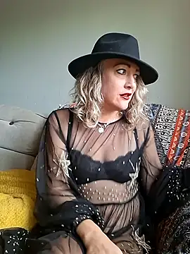 Raven Fantastic online show from 10.22.25