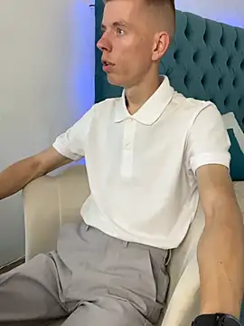 Snapshot of Cristian__Dior chatting on 08.07.26 Cristian Dior online show from 08.07.26