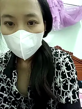 Snapshot of LylyCii69 chatting on 10.23.25 LylyCii69 online show from 10.23.25