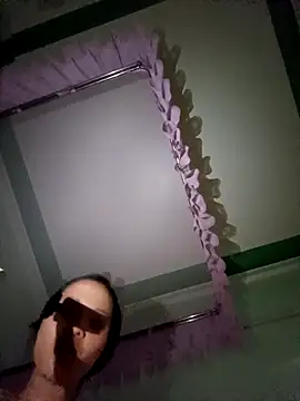 Snapshot of LylyCii69 chatting on 10.30.25 LylyCii69 online show from 10.30.25