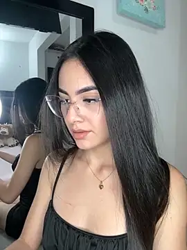 IslaCole online show from 11.15.25