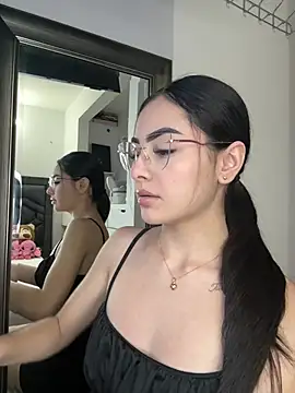 IslaCole online show from 02.05.26