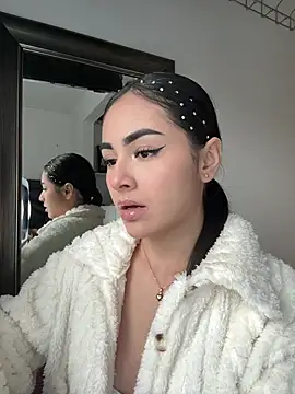 IslaCole online show from 02.06.26