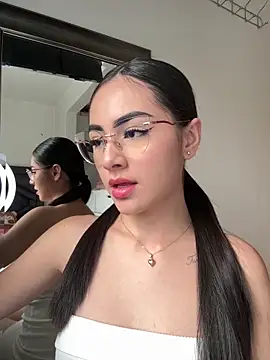 IslaCole online show from 02.11.26